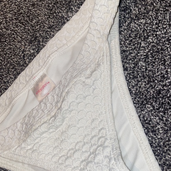 White bikini bottoms never worn - Picture 2 of 3
